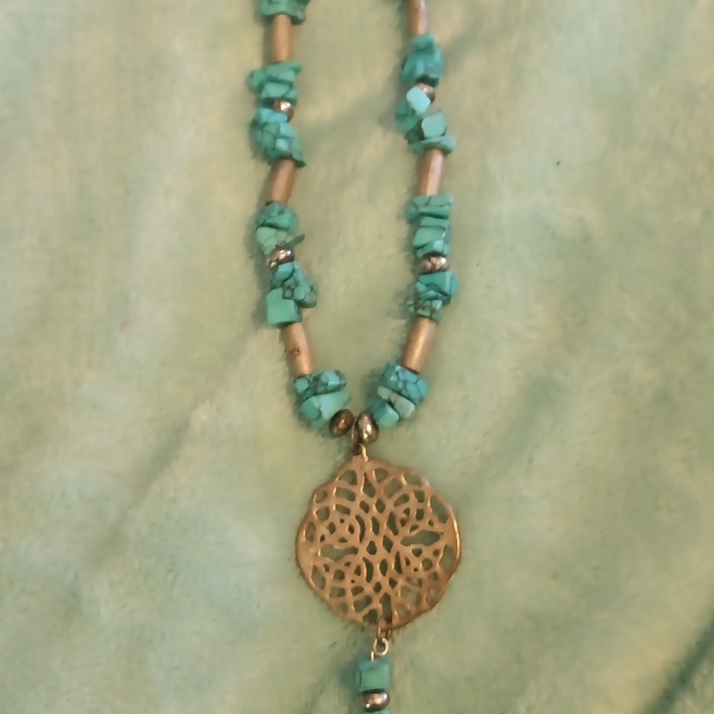 Turquoise chip necklace silvertone 14 inch with a extender - Picture 4 of 4